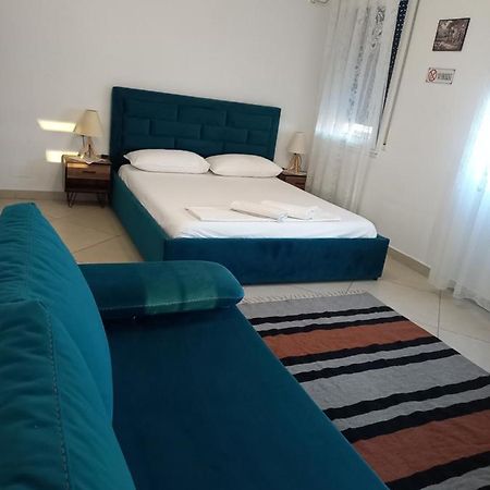 Guesthouse Bela Tirana Esterno foto