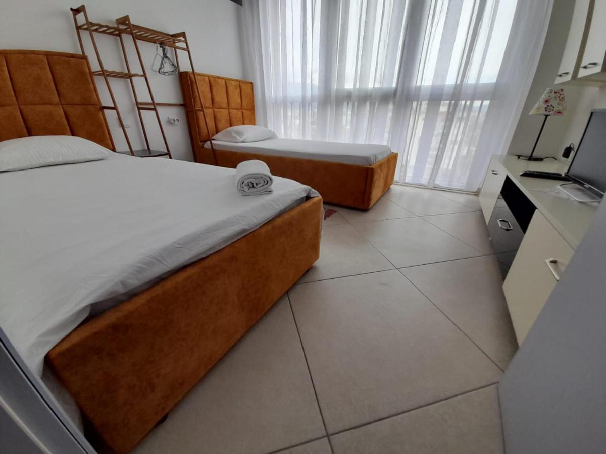 Guesthouse Bela Tirana Esterno foto