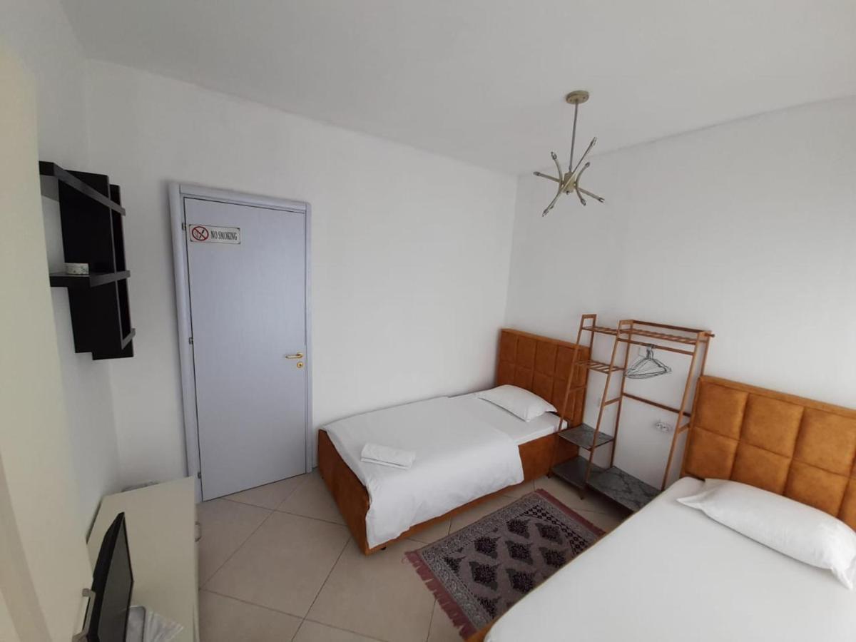 Guesthouse Bela Tirana Esterno foto