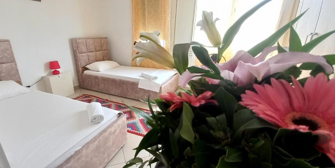 Guesthouse Bela Tirana Esterno foto