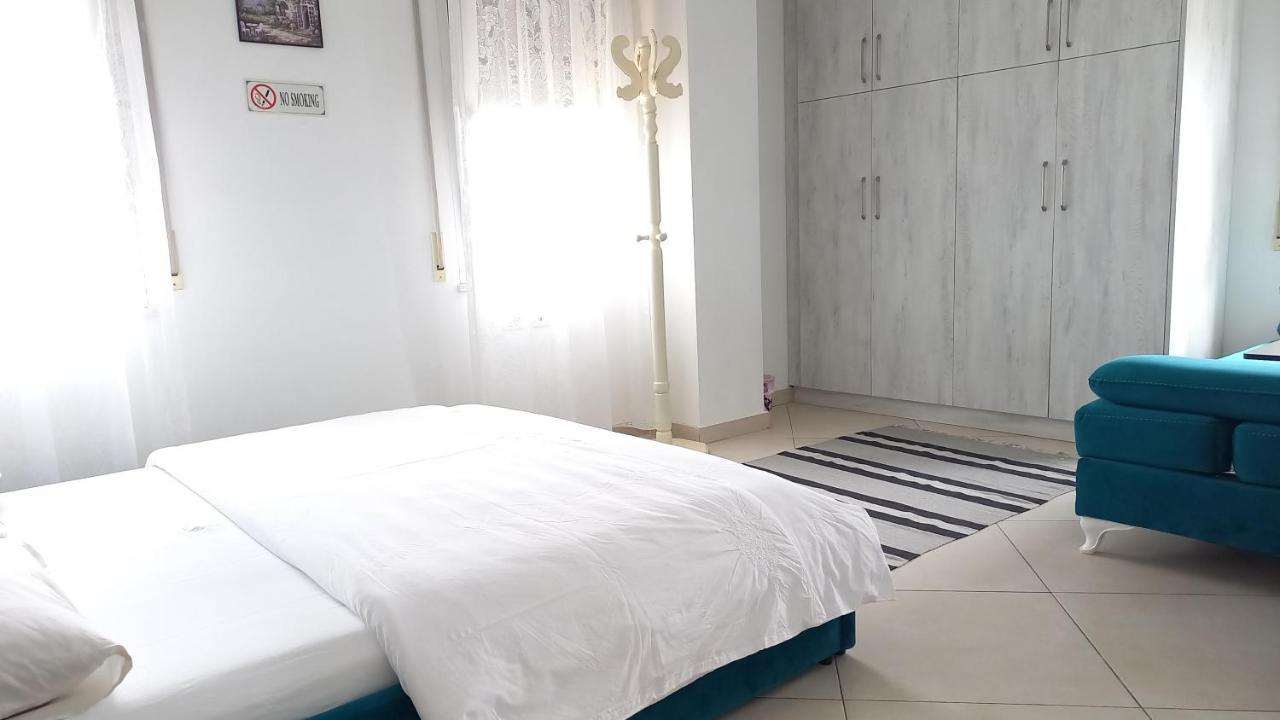 Guesthouse Bela Tirana Esterno foto