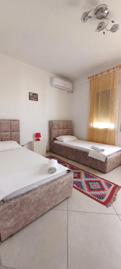 Guesthouse Bela Tirana Esterno foto