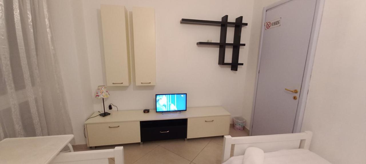 Guesthouse Bela Tirana Esterno foto