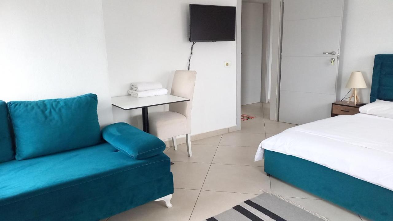 Guesthouse Bela Tirana Esterno foto