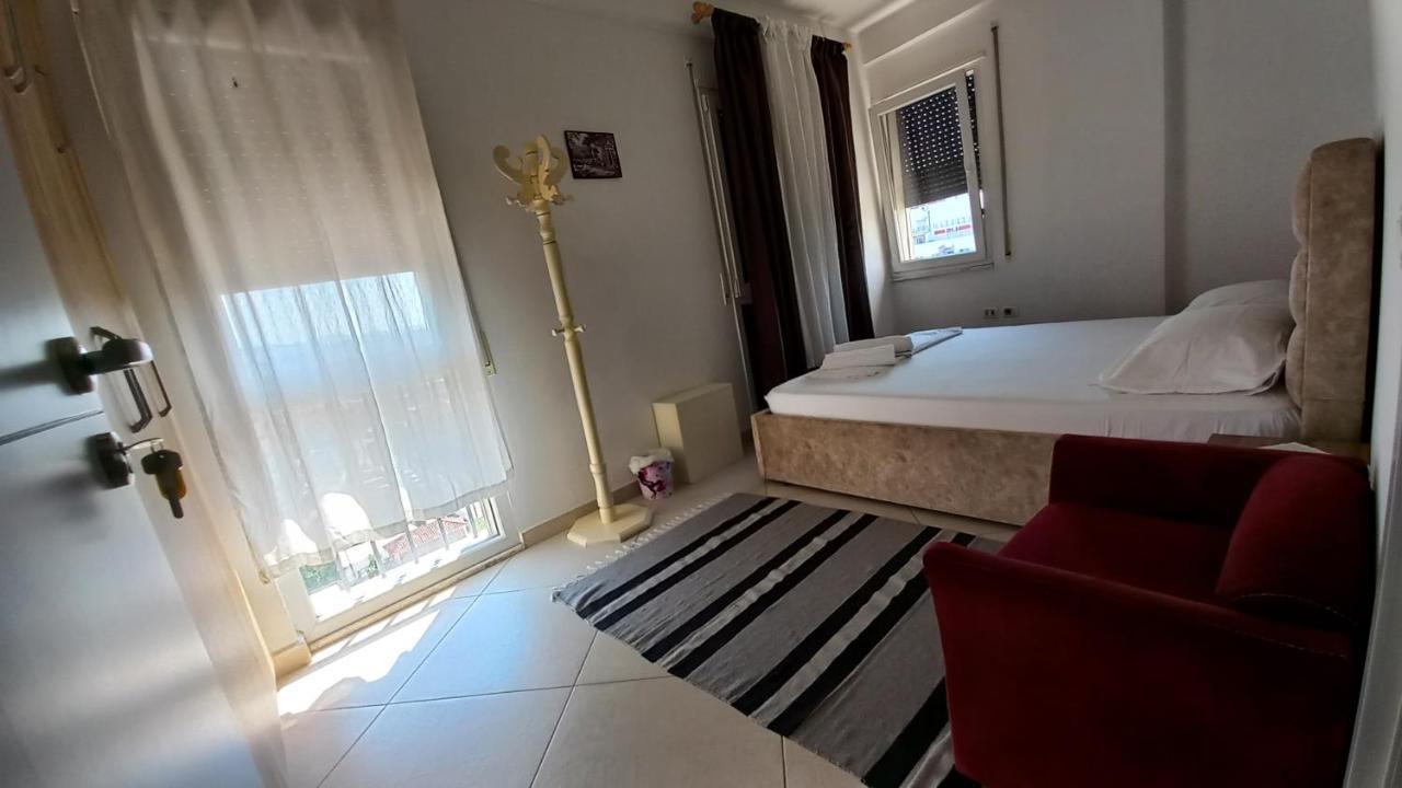 Guesthouse Bela Tirana Esterno foto