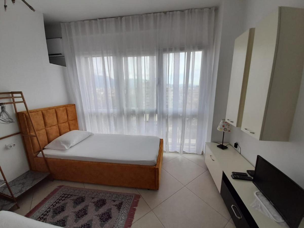 Guesthouse Bela Tirana Esterno foto