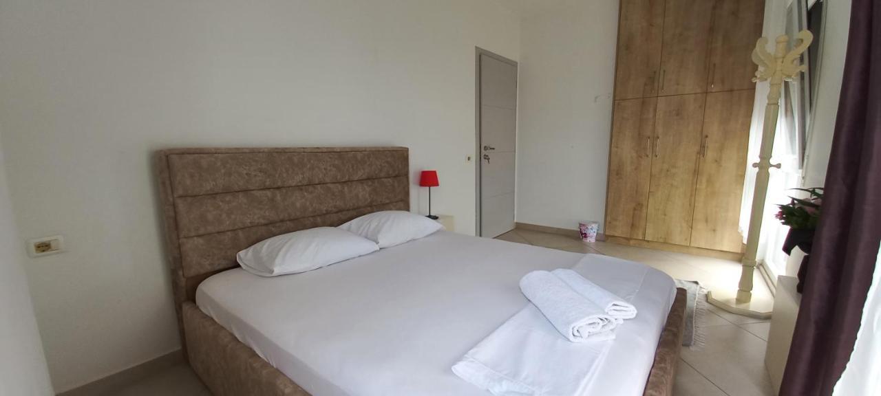 Guesthouse Bela Tirana Esterno foto