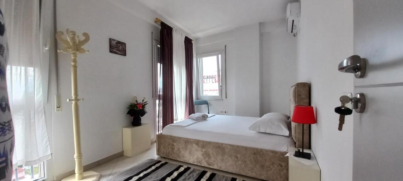 Guesthouse Bela Tirana Esterno foto