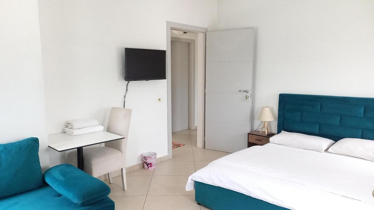 Guesthouse Bela Tirana Esterno foto